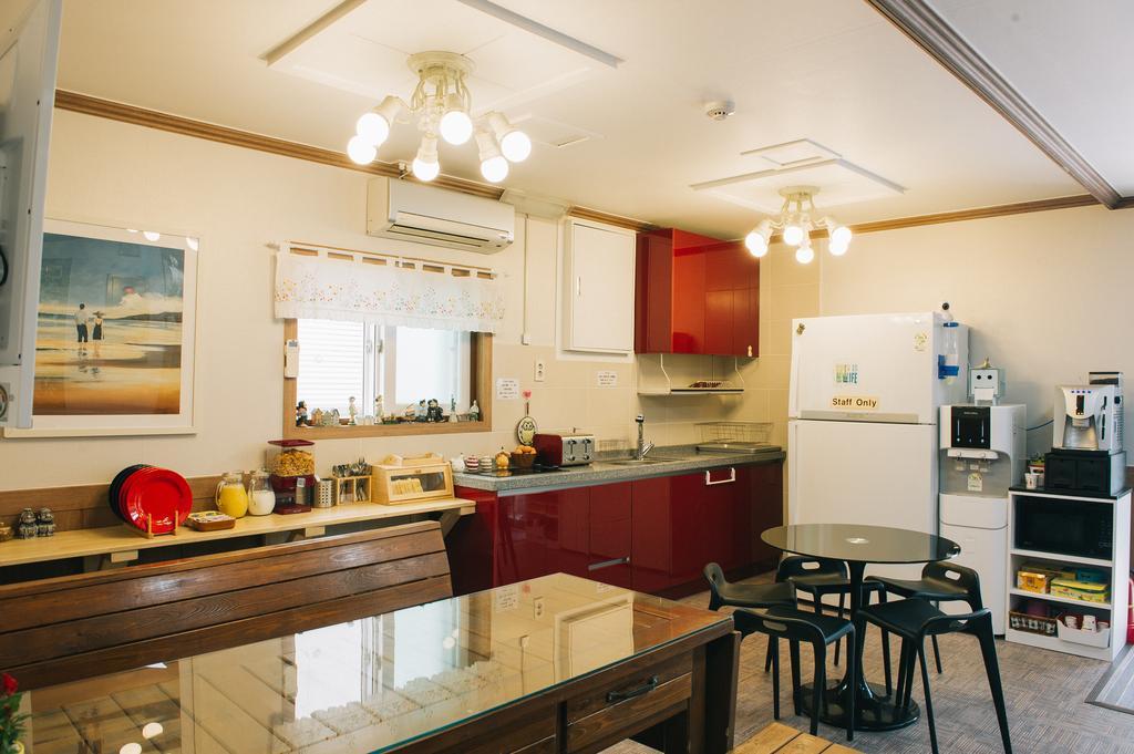 We Guesthouse Μπουσάν Εξωτερικό φωτογραφία