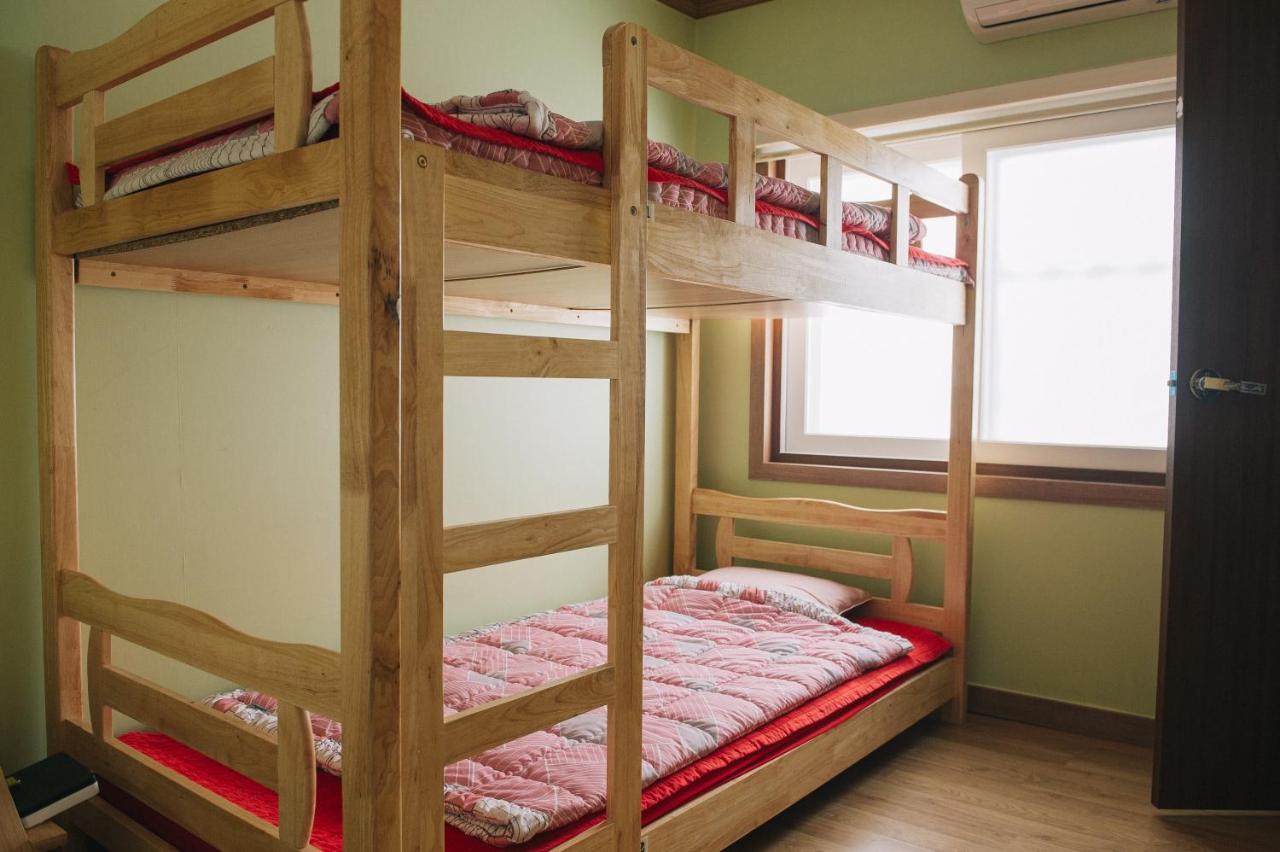 We Guesthouse Μπουσάν Εξωτερικό φωτογραφία