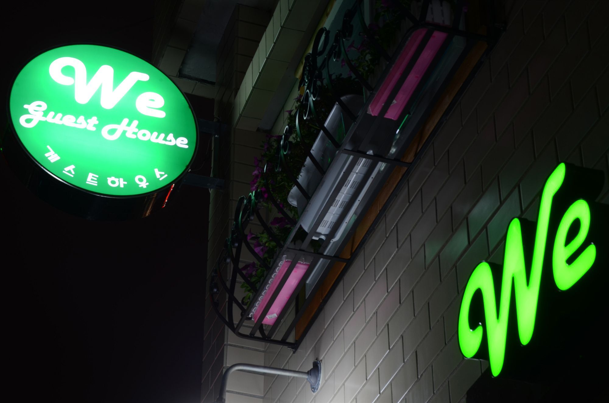 We Guesthouse Μπουσάν Εξωτερικό φωτογραφία
